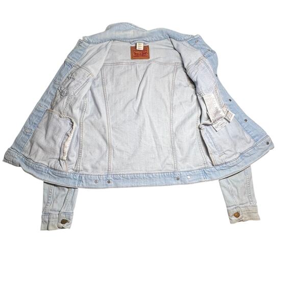 SOLD Levi’s Lightwash Jean Jacket Size Small - Picture 3 of 12